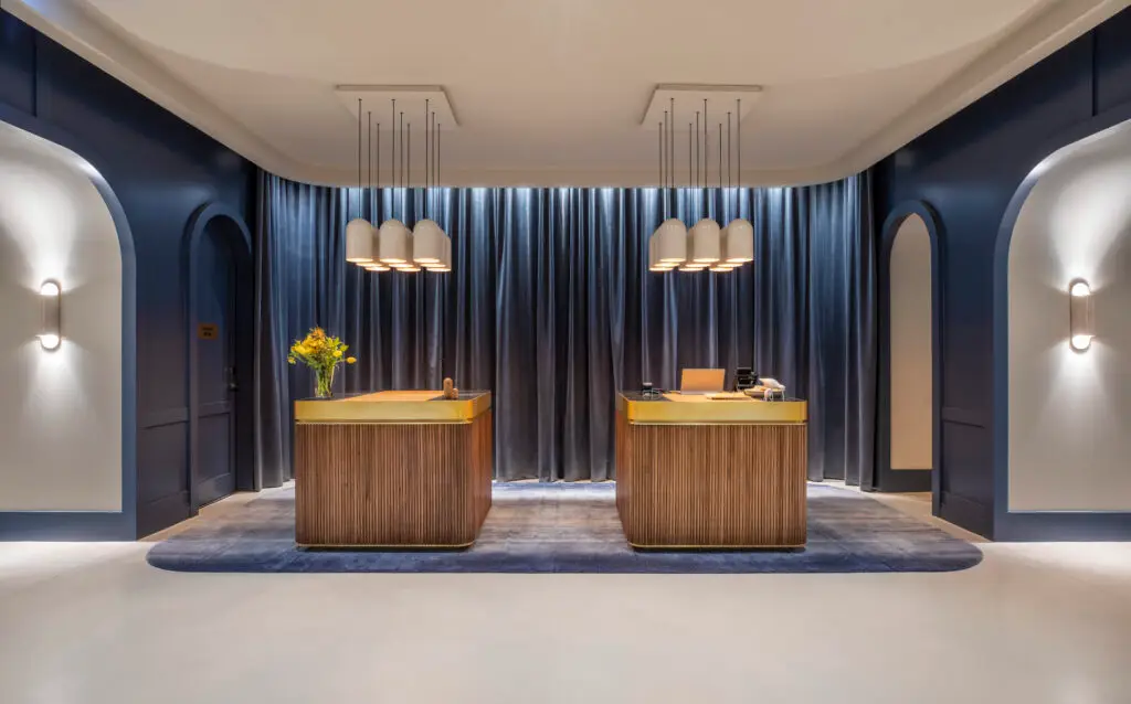 24-hour reception